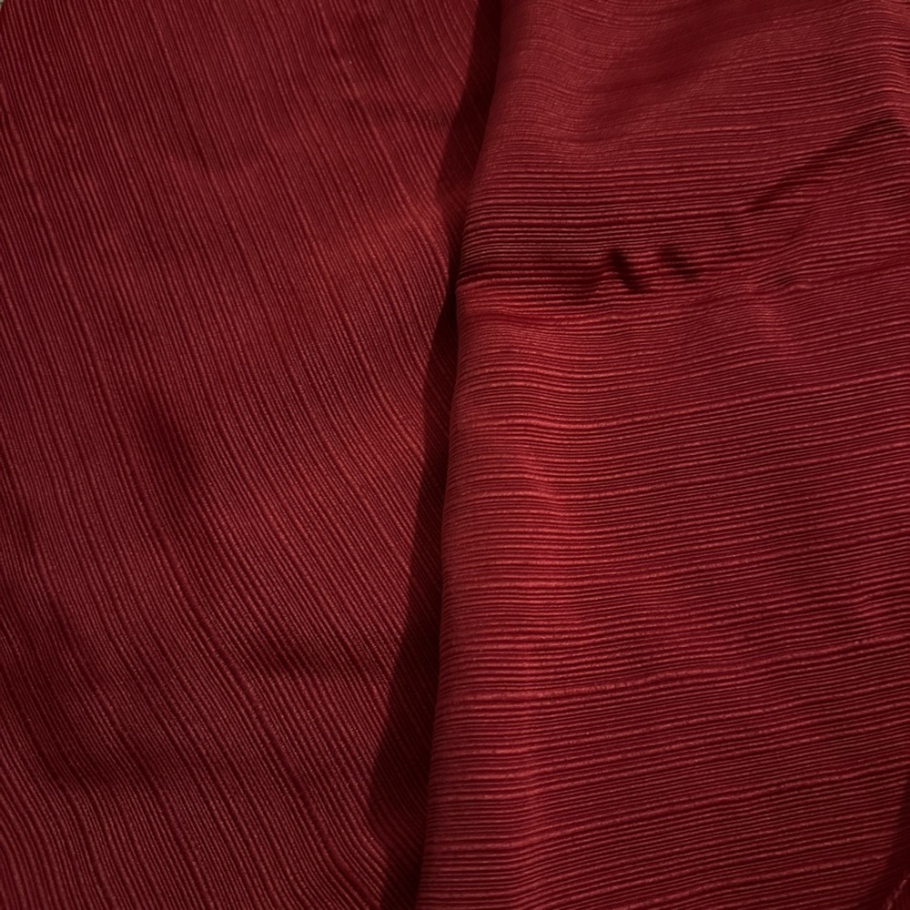 Red Linear Textured Table Cloth - Picture 5 of 5
